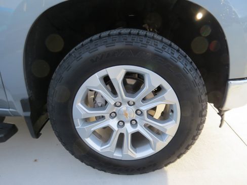 Used 2025 Chevrolet Silverado 1500 LTZ w/ Technology Package AWD/4WD image 10