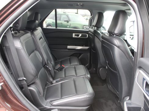 Used 2020 Ford Explorer XLT w/ Equipment Group 202A image 16