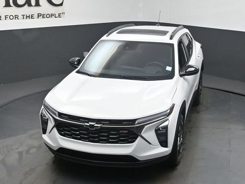 New 2026 Chevrolet Trax RS w/ Sunroof Package FWD image 24