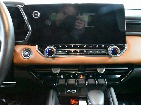 Used 2023 GMC Canyon AT4 w/ AT4 Premium Package image 20