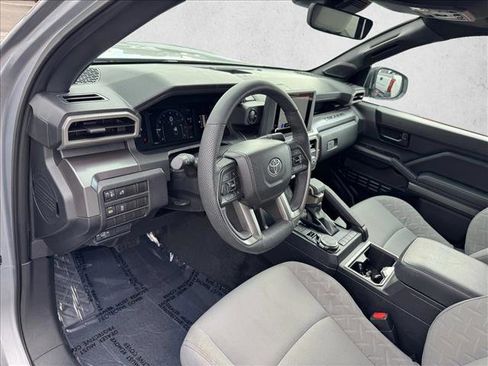 Certified 2025 Toyota Tacoma SR5 AWD/4WD image 11