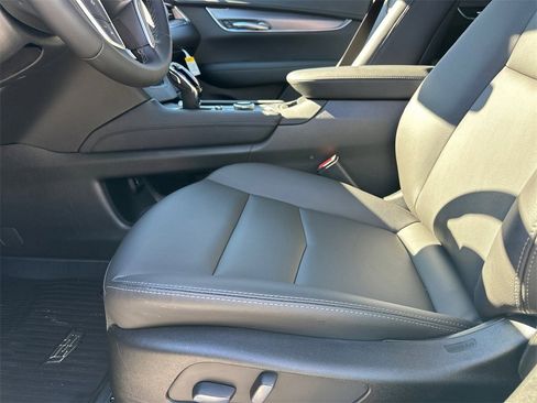 New 2026 Cadillac XT5 Luxury image 9