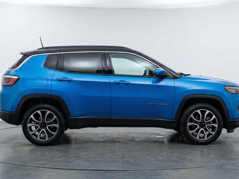 Used 2025 Jeep Compass Trailhawk AWD/4WD image 11