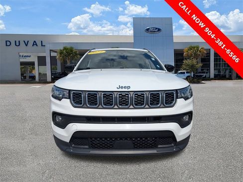 Used 2024 Jeep Compass Latitude image 8