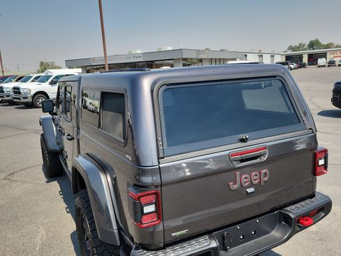 Used 2022 Jeep Gladiator Rubicon w/ LED Lighting Group AWD/4WD image 30