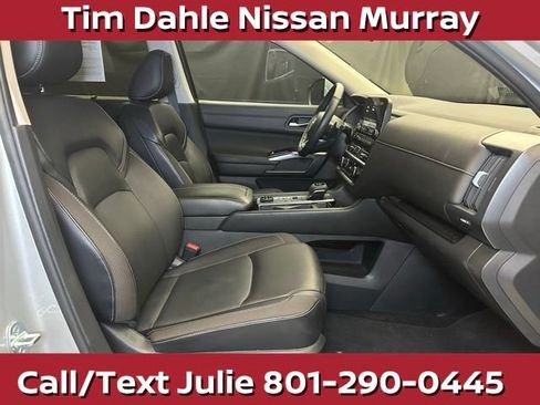Used 2023 Nissan Pathfinder SL AWD/4WD image 15