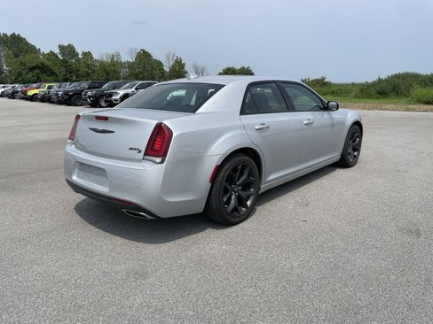 Certified 2022 Chrysler 300 S image 7