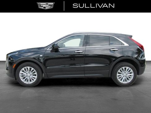 Certified 2024 Cadillac XT4 Luxury w/ Cold Weather Package FWD image 5