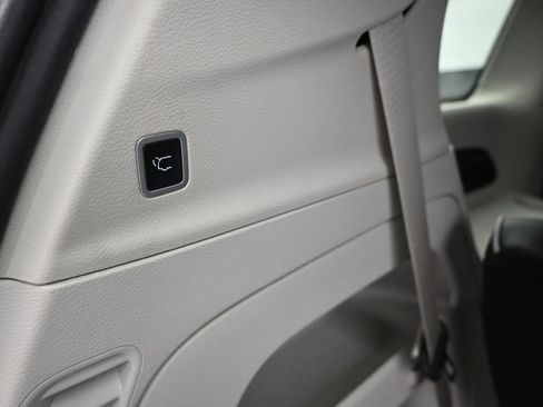Used 2024 Chrysler Pacifica Limited image 13