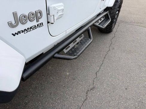 Used 2019 Jeep Wrangler Unlimited Sahara w/ Uconnect 4C Nav & Sound Group AWD/4WD image 11