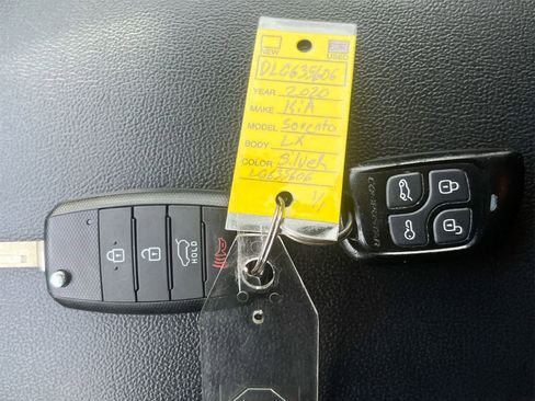 Used 2020 Kia Sorento LX image 36