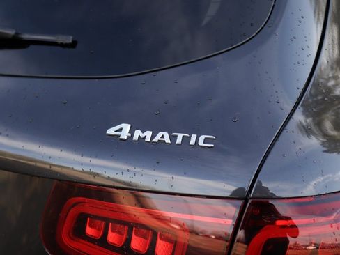 Used 2021 Mercedes-Benz GLC 300 4MATIC image 38