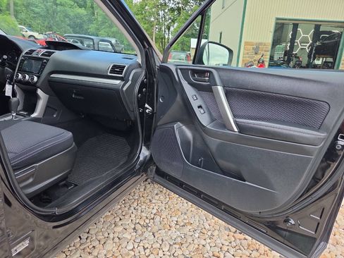 Used 2017 Subaru Forester 2.5i Premium AWD/4WD image 21
