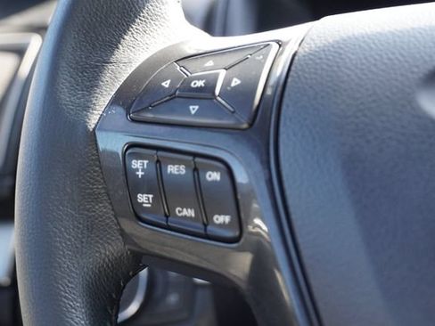 Used 2018 Ford Explorer XLT w/ Equipment Group 202A FWD image 30