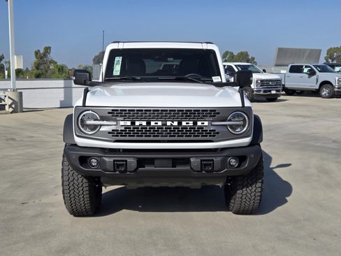New 2025 Ford Bronco Badlands image 3