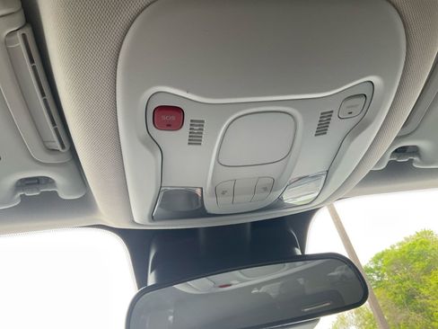 Used 2023 Jeep Renegade Latitude AWD/4WD image 28
