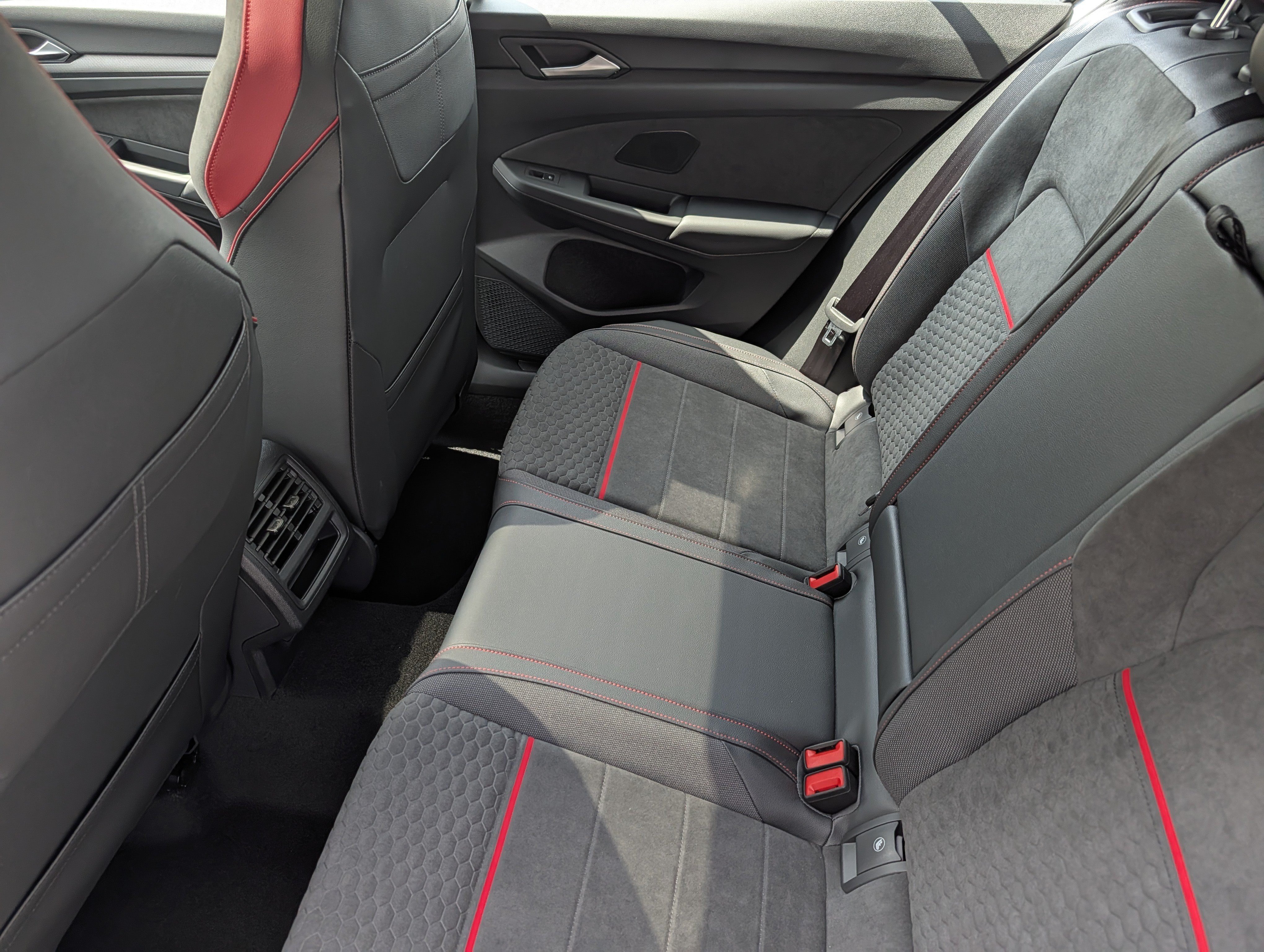 New 2026 Volkswagen GTI SE FWD image 9
