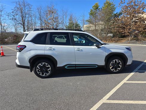 Used 2025 Subaru Forester Premium w/ Convenience Package #1 image 2