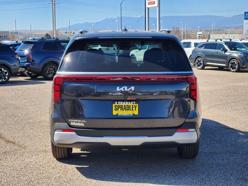 New 2026 Kia Carnival EX FWD image 4