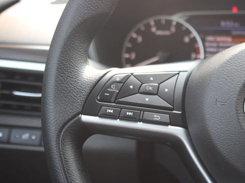 Used 2024 Nissan Altima 2.5 SV FWD image 19