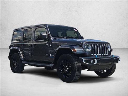Used 2021 Jeep Wrangler Unlimited Sahara w/ Cold Weather Group AWD/4WD image 3