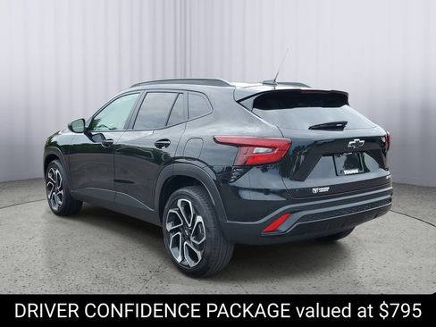 Certified 2025 Chevrolet Trax RS w/ Sunroof Package FWD image 4
