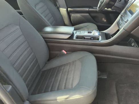 Used 2020 Ford Fusion SE FWD image 19