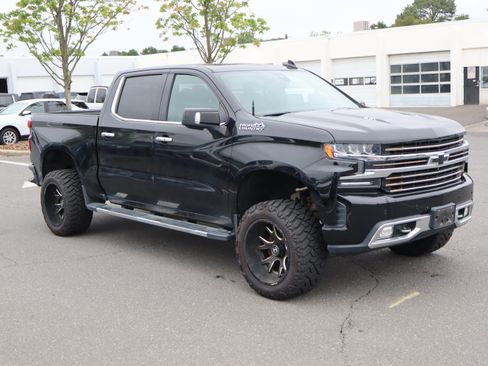 Used 2019 Chevrolet Silverado 1500 High Country w/ Technology Package AWD/4WD image 2