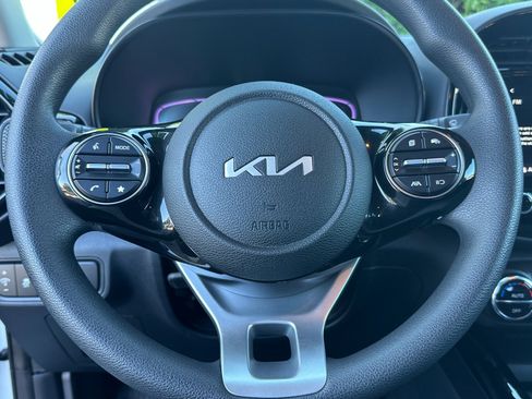 Certified 2025 Kia Soul S image 24
