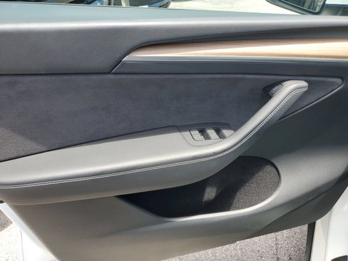 Used 2023 Tesla Model Y 2WD image 16