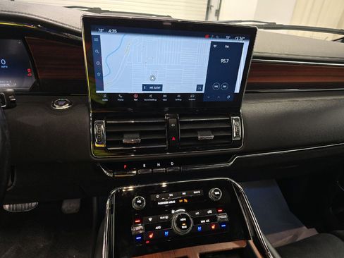 Used 2023 Lincoln Navigator Reserve image 16