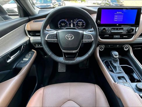 Certified 2024 Toyota Grand Highlander AWD image 6