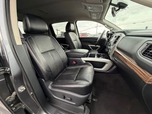Used 2018 Nissan Titan SL AWD/4WD image 14
