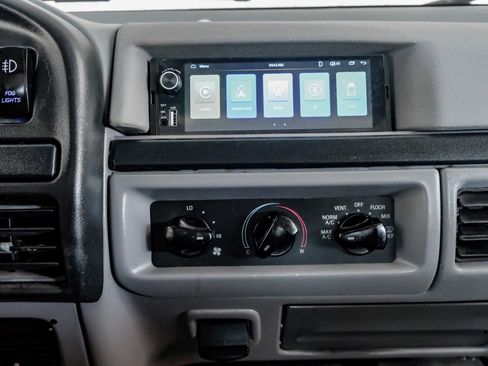 Used 1996 Ford Bronco XLT AWD/4WD image 23