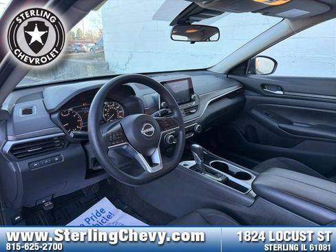 Used 2024 Nissan Altima 2.5 SV image 9