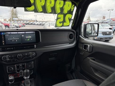 Used 2025 Jeep Wrangler Unlimited Rubicon w/ Steel Bumper Group image 19