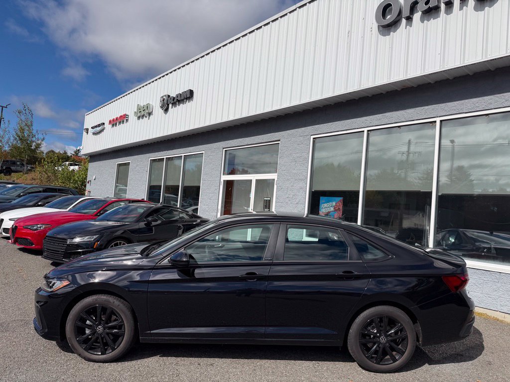 Used 2025 Volkswagen Jetta Sport FWD image 2