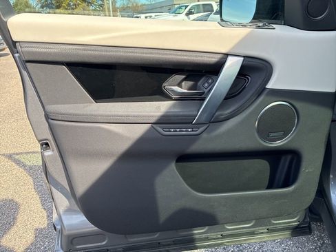 Used 2024 Land Rover Discovery Sport S image 11