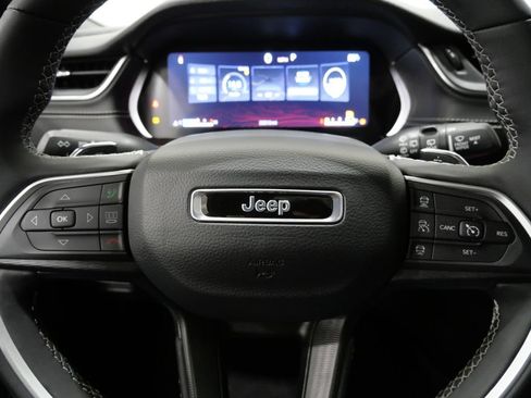 Used 2024 Jeep Grand Cherokee Altitude AWD/4WD image 17