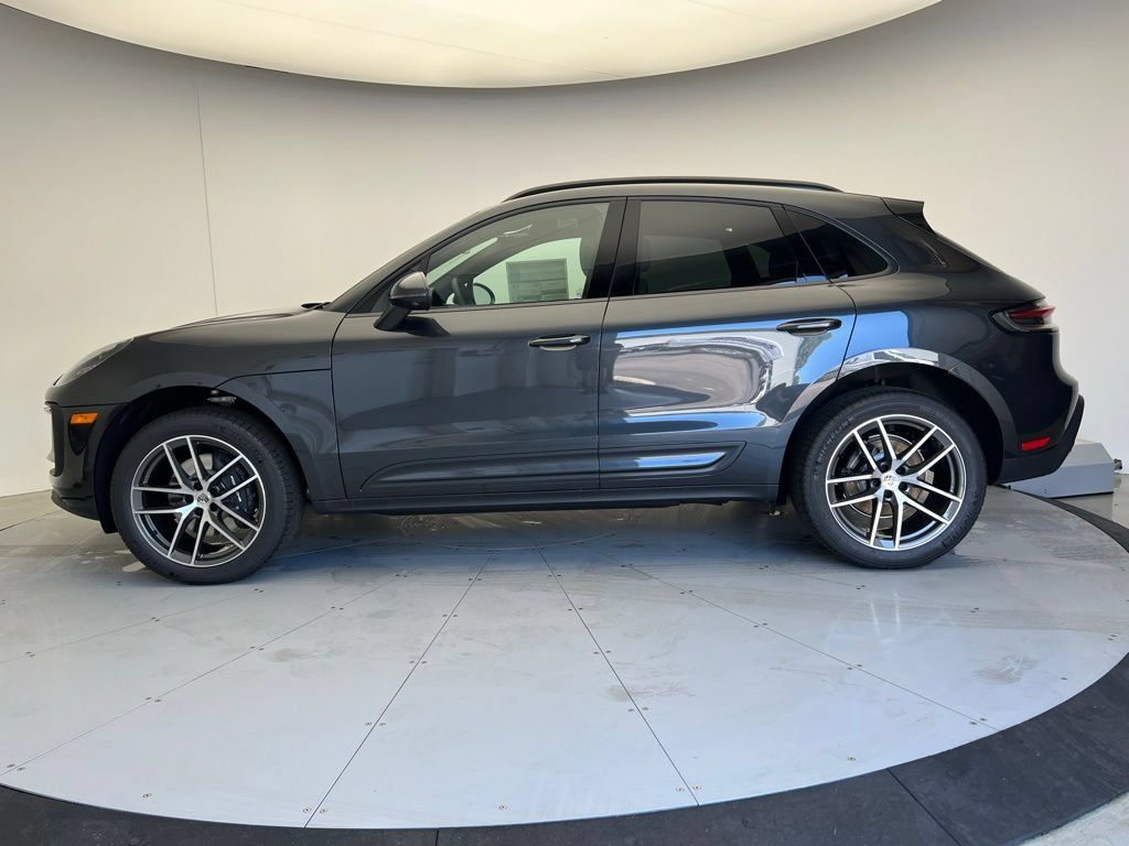 Used 2026 Porsche Macan AWD/4WD image 2