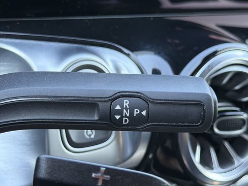 Used 2025 Mercedes-Benz GLB 250 4MATIC image 9