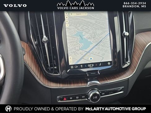 Used 2024 Volvo XC60 B5 Plus image 9