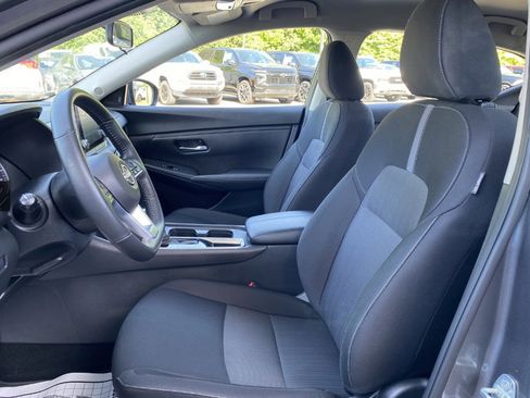 Used 2025 Nissan Sentra SV w/ All-Weather Package FWD image 4