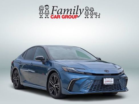 Used 2025 Toyota Camry XSE FWD image 2