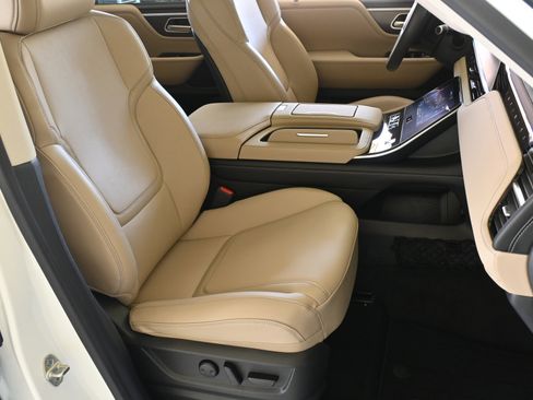 Used 2025 INFINITI QX80 Pure w/ Cargo Package image 22