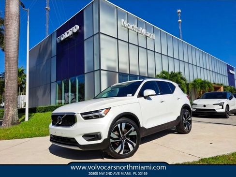 Used 2021 Volvo XC40 T5 Momentum w/ Climate Package AWD/4WD image 1