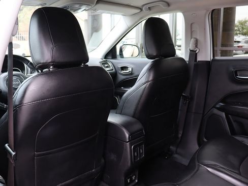 Used 2019 Jeep Compass Latitude FWD image 31