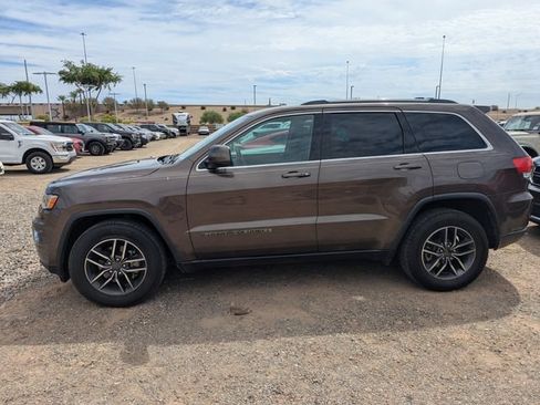 Used 2019 Jeep Grand Cherokee Laredo w/ 18" Wheel & 8.4" Radio Group RWD image 8