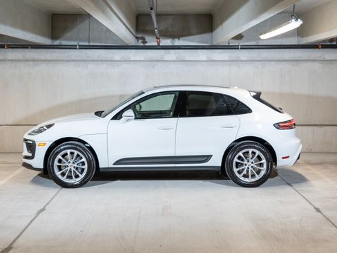 Certified 2026 Porsche Macan AWD/4WD image 2
