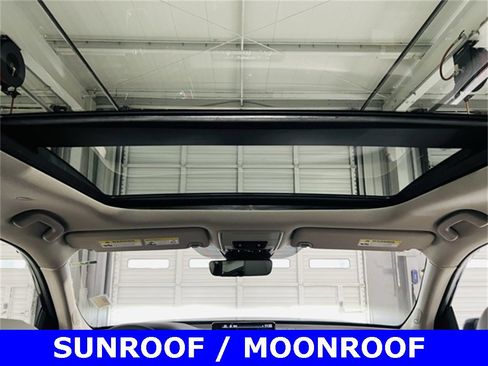 New 2025 Honda Pilot Touring image 9